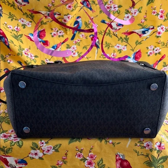 Michael Kors Voyager East West Tote - Picture 5 of 10